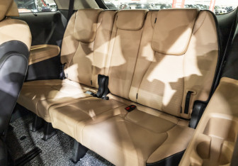 Подержанный автомобиль Kia Carnival 2021 года (14 фото)