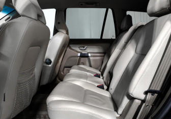 Подержанный автомобиль Volvo XC90 2011 года (13 фото)
