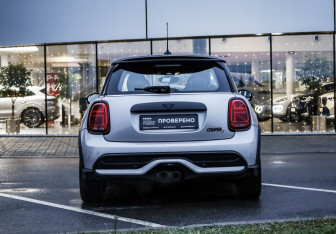 Подержанный автомобиль MINI Hatch 2021 года (6 фото)