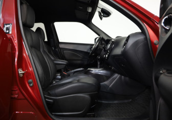 Подержанный автомобиль Nissan Juke 2017 года (24 фото)