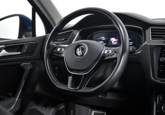 Подержанный автомобиль Volkswagen Tiguan 2020 года (15 фото)