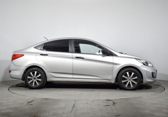 Подержанный автомобиль Hyundai Solaris Sedan 2012 года (4 фото)