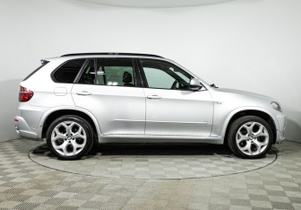 Подержанный автомобиль BMW X5 2007 года (4 фото)