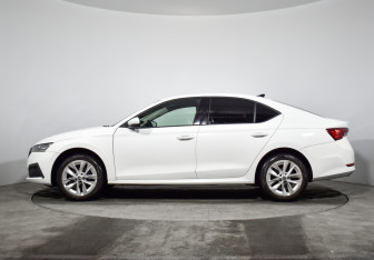 Подержанный автомобиль Skoda Octavia Liftback 2022 года (8 фото)