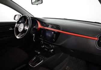 Подержанный автомобиль Kia Rio Hatchback 2021 года (11 фото)