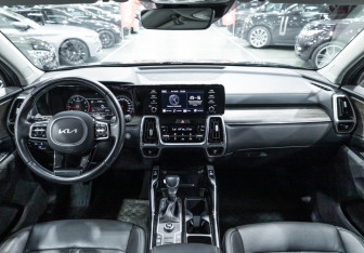 Подержанный автомобиль Kia Sorento 2022 года (18 фото)