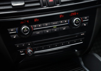 Подержанный автомобиль BMW X5 2016 года (21 фото)