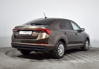 Подержанный автомобиль Skoda Rapid Liftback 2021 года (5 фото)