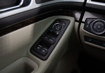 Подержанный автомобиль Ford Explorer 2014 года (20 фото)