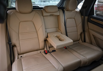 Подержанный автомобиль Porsche Cayenne 2018 года (32 фото)