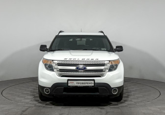 Подержанный автомобиль Ford Explorer 2014 года (2 фото)