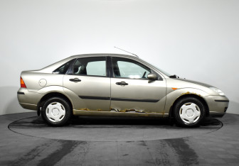 Подержанный автомобиль Ford Focus Sedan 2004 года (4 фото)