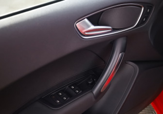 Подержанный автомобиль Audi A1 2013 года (12 фото)