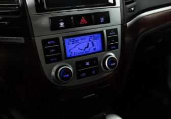 Подержанный автомобиль Hyundai Santa Fe 2007 года (15 фото)