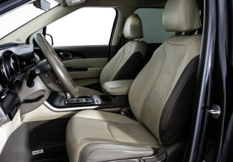 Подержанный автомобиль Kia Carnival 2020 года (16 фото)