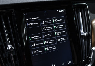 Подержанный автомобиль Volvo S90 2017 года (33 фото)