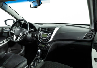 Подержанный автомобиль Hyundai Solaris Hatchback 2012 года (9 фото)