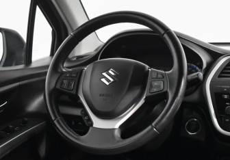 Подержанный автомобиль Suzuki SX4 Hatchback 2014 года (14 фото)