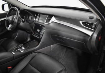 Подержанный автомобиль Infiniti QX50 2018 года (12 фото)