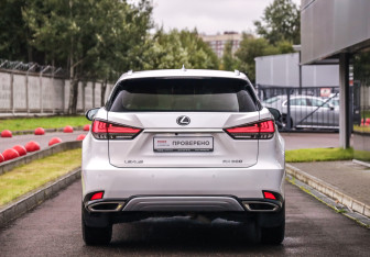 Подержанный автомобиль Lexus RX 2021 года (7 фото)