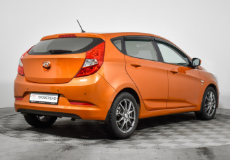 Подержанный автомобиль Hyundai Solaris Hatchback 2016 года (5 фото)