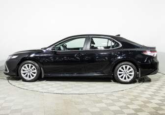 Подержанный автомобиль Toyota Camry Sedan 2021 года (8 фото)