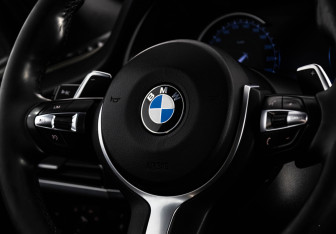 Подержанный автомобиль BMW X5 2015 года (12 фото)