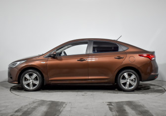 Подержанный автомобиль Hyundai Solaris Sedan 2021 года (8 фото)