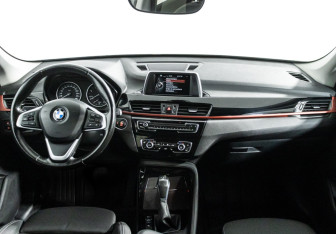 Подержанный автомобиль BMW X1 2016 года (13 фото)