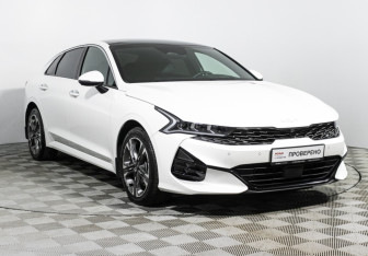 Подержанный автомобиль Kia K5 2022 года (3 фото)