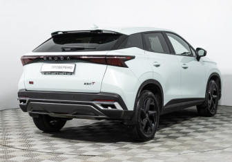 Подержанный автомобиль Omoda C5 2023 года (5 фото)