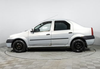 Подержанный автомобиль Renault Logan Sedan 2006 года (8 фото)