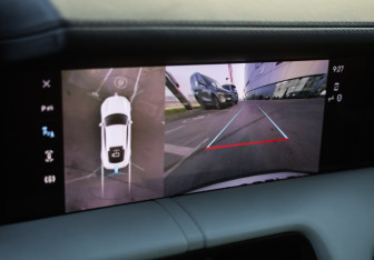 Подержанный автомобиль Porsche Taycan 2021 года (20 фото)