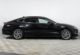 Подержанный автомобиль Hyundai Sonata 2020 года (4 фото)