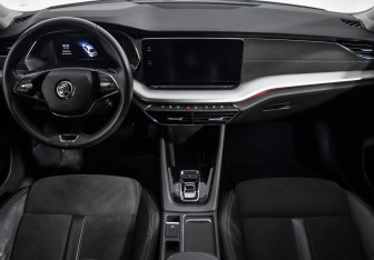 Подержанный автомобиль Skoda Octavia Liftback 2022 года (14 фото)