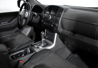 Подержанный автомобиль Nissan Pathfinder 2013 года (13 фото)