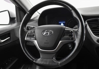 Подержанный автомобиль Hyundai Solaris Sedan 2017 года (14 фото)