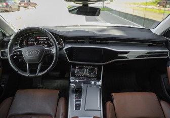 Подержанный автомобиль Audi A7 2021 года (15 фото)