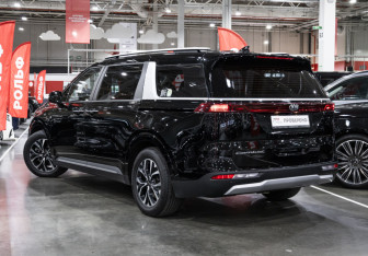 Подержанный автомобиль Kia Carnival 2021 года (13 фото)