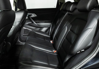 Подержанный автомобиль Geely Atlas 2019 года (10 фото)