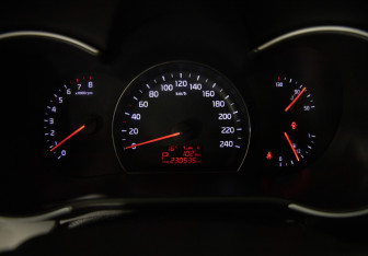Подержанный автомобиль Kia Sorento 2013 года (2 фото)