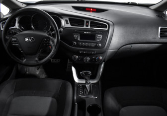 Подержанный автомобиль Kia Ceed Hatchback 2014 года (15 фото)