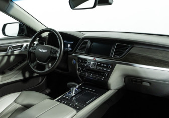 Подержанный автомобиль Genesis G80 2019 года (9 фото)