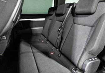 Подержанный автомобиль Peugeot Traveller 2020 года (10 фото)