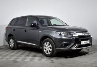 Подержанный автомобиль Mitsubishi Outlander 2019 года (3 фото)