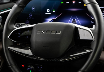 Подержанный автомобиль Exeed TXL 2023 года (13 фото)