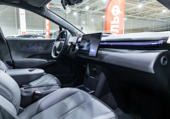 Подержанный автомобиль Zeekr X 2023 года (19 фото)