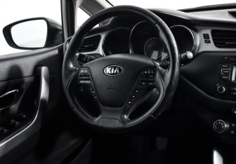 Подержанный автомобиль Kia Ceed Wagon 2013 года (15 фото)