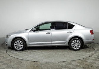 Подержанный автомобиль Skoda Octavia Liftback 2016 года (8 фото)