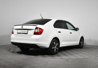 Подержанный автомобиль Skoda Rapid Liftback 2016 года (5 фото)